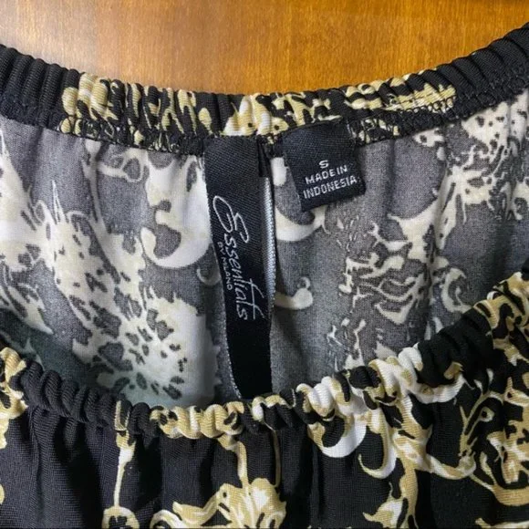 Essentials: Off The Shoulder Pattern Ruffle Top - Picture 4 of 7